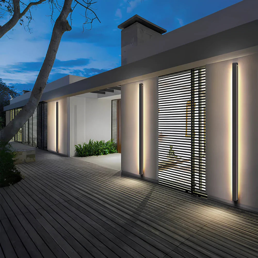 Linear Luxe™ Outdoor Sconce