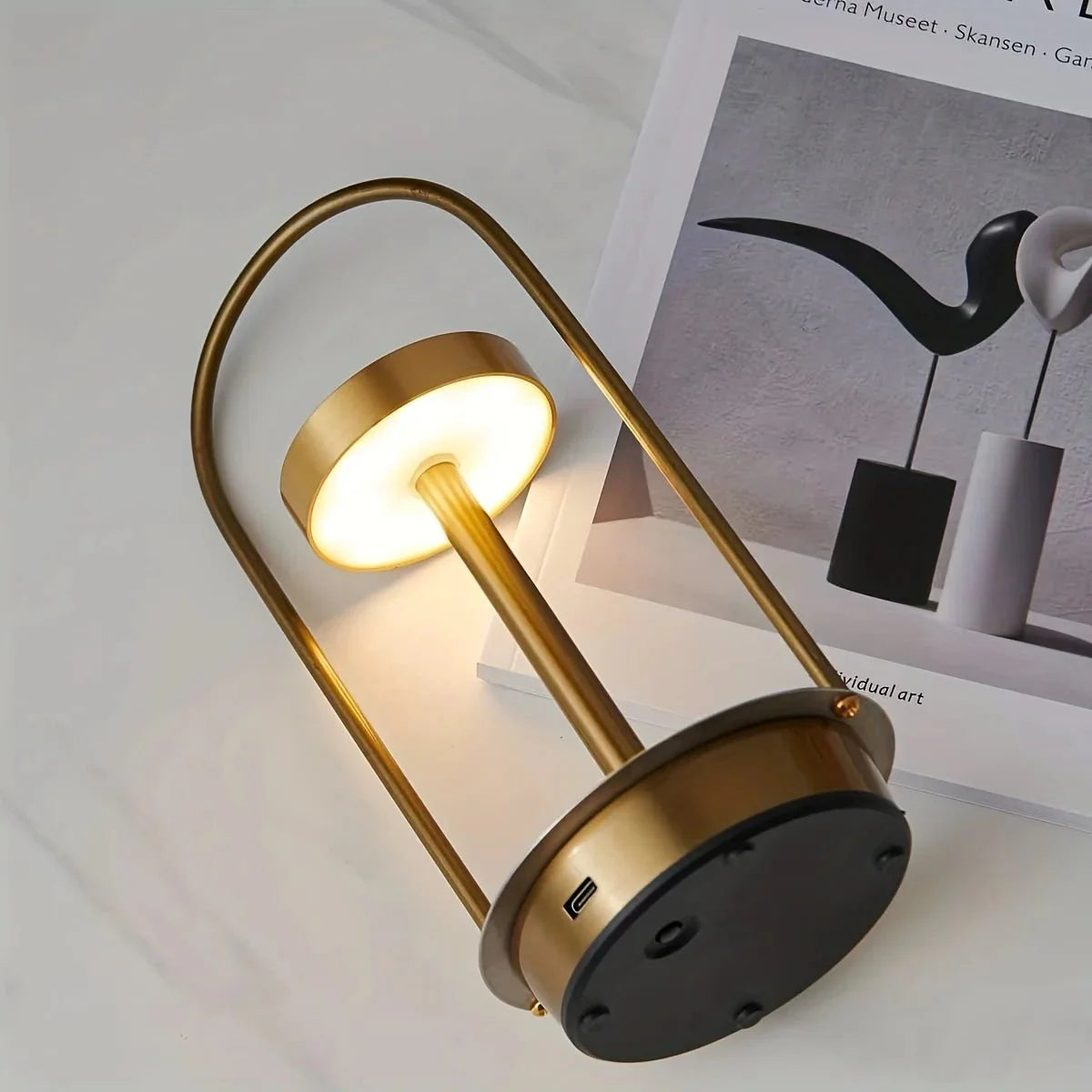 Estraglo - LED Table Lamp