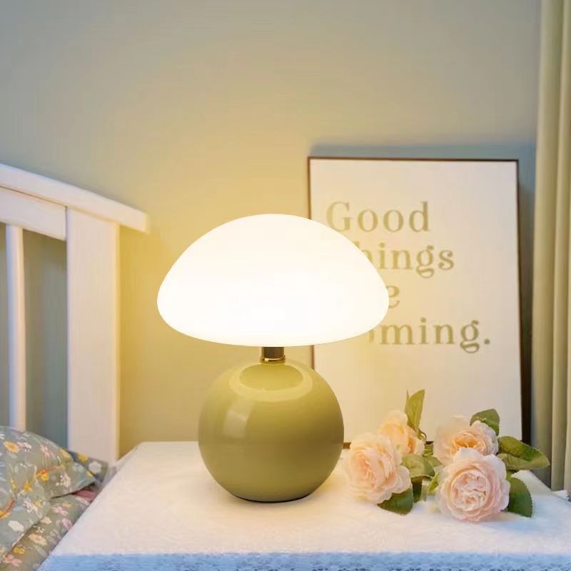 Bordeaux - Cream-Colored Mushroom Lamp